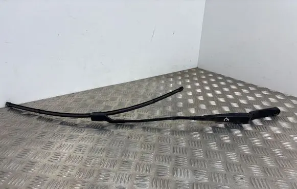 Opel Meriva B Front wiper blade arm 13250422