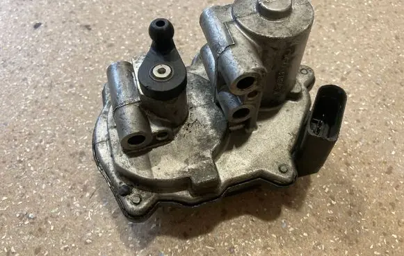 Audi Q7 4L Intake manifold valve actuator/motor 059129086H