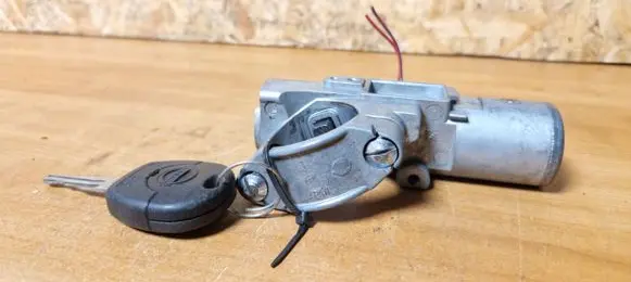 Nissan X-Trail T30 Ignition lock 28590C9902