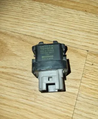 Toyota Corolla E120 E130 Glow plug pre-heat relay 2861067010 1567000671
