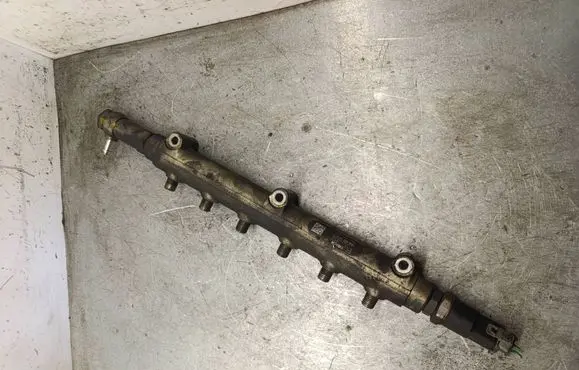 Volvo S60 Fuel main line pipe 0281002527