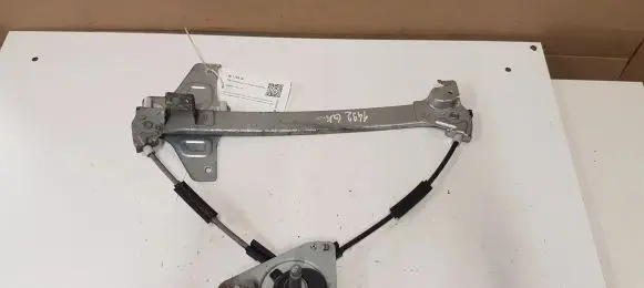 Rear door manual window regulator