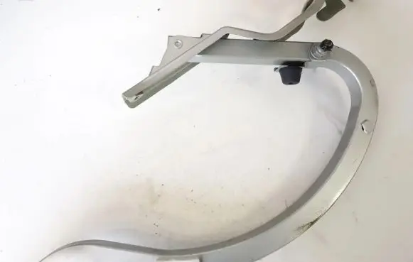Tailgate/trunk/boot hinge