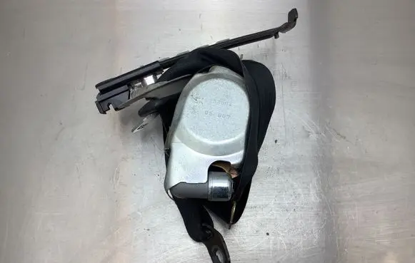 Toyota Corolla Verso AR10 Front seatbelt 7P1150P 042180 0433085