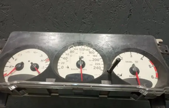Chrysler PT Cruiser Speedometer (instrument cluster) 04671815AF CR0024004 RW589444