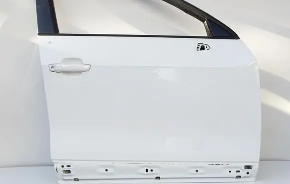 Audi Q2 - Front door LY9C