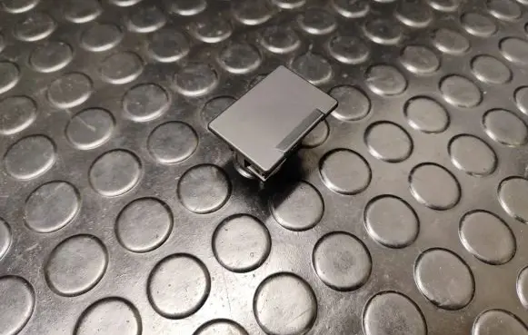 Nissan Leaf I (ZE0) AUX in-socket connector 