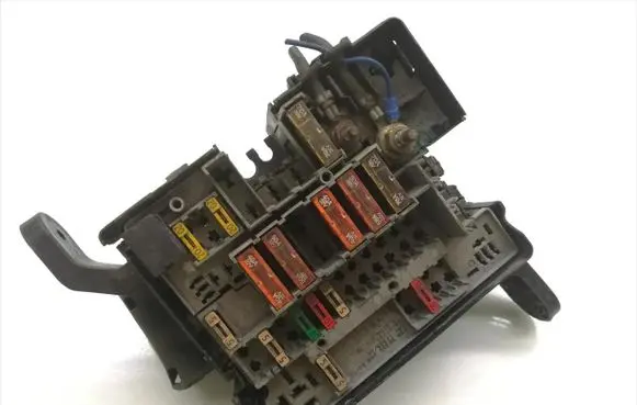 Peugeot 206 Fuse module 9638727780 31288