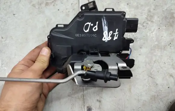 Audi A4 S4 B6 8E 8H Front door lock 4B1837016G