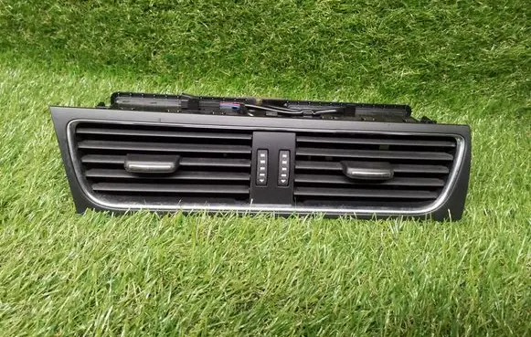 Audi A4 S4 B8 8K Dash center air vent grill 8T1820951C
