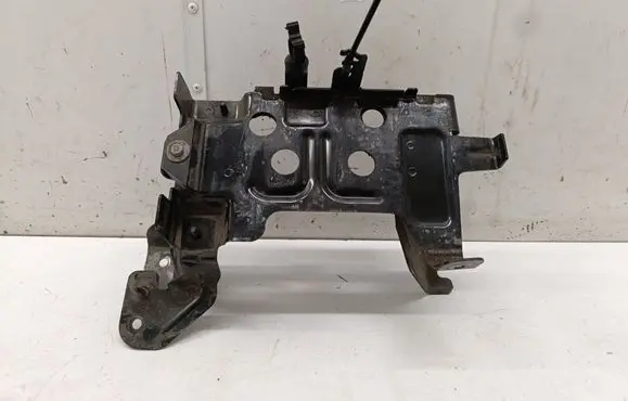 Opel Insignia B Battery bracket 84116582