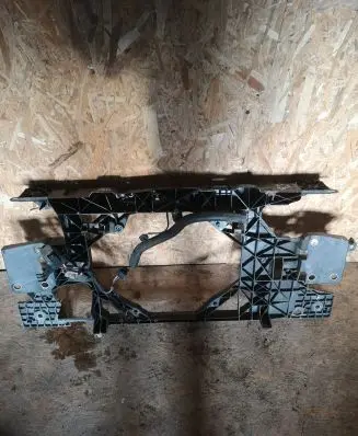 Renault Megane III Radiator support slam panel
