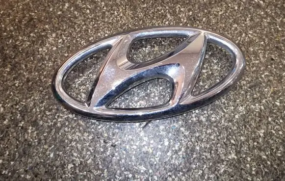 Hyundai Kona I Manufacturer badge logo/emblem 86354J9000