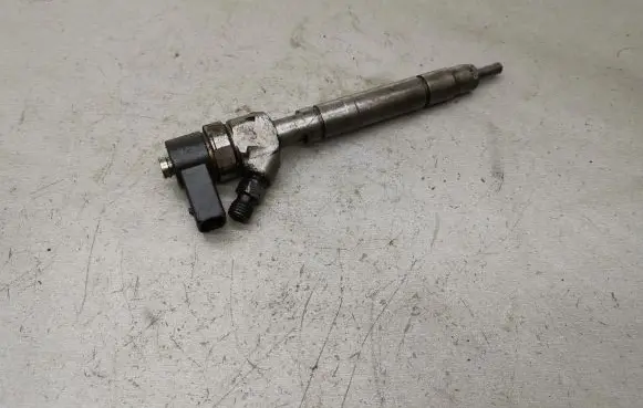 Mercedes-Benz Sprinter W901 W902 W903 W904 Fuel injector 0445110108 A6110701487