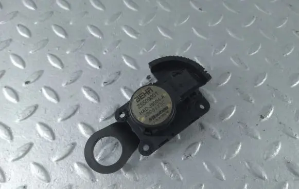 Citroen DS5 Air flap motor/actuator Z5509001 2908125C