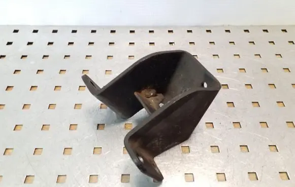 Hyundai Terracan Engine mounting bracket