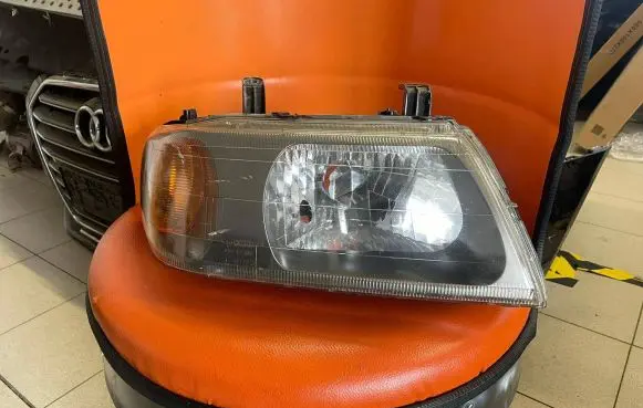 Mitsubishi Pajero Sport I Headlight/headlamp 10087415
