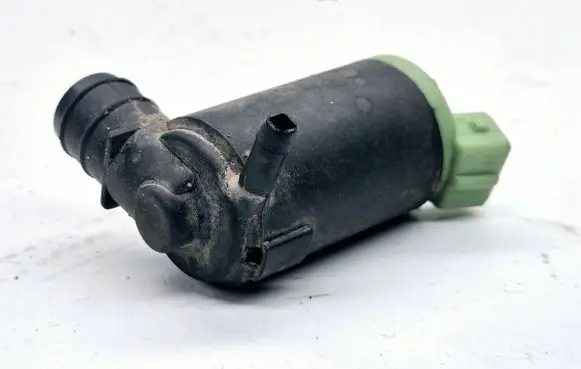 Volvo V70 Windscreen/windshield washer pump 081490 20170314