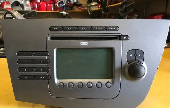 Seat Leon (1M) Radio/CD/DVD/GPS head unit
