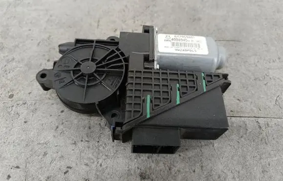 Volkswagen Polo IV 9N3 Front door electric window regulator 