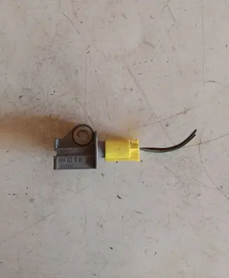 Mercedes-Benz C W204 Airbag deployment crash/impact sensor A2048201985 04896011AB 5WK43584