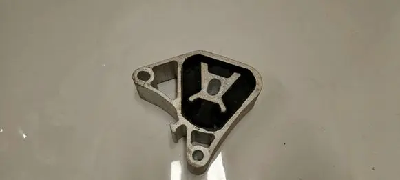 Engine mount bracket
