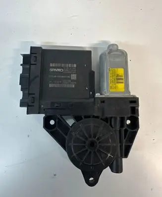 Volvo XC90 Front door window regulator motor 31674755 8888777258 P10131380