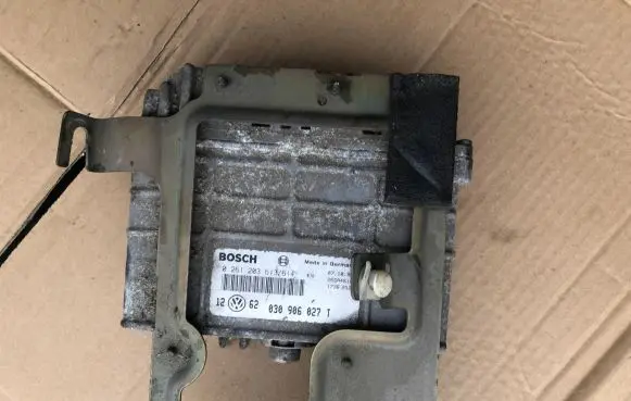Volkswagen Golf III Engine control unit/module