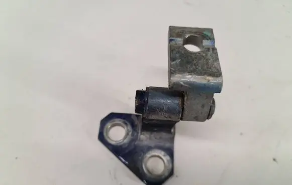 Volkswagen PASSAT B6 Rear door upper hinge
