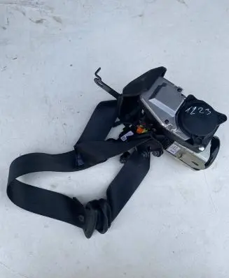 Volvo XC90 Front seatbelt 636198600E