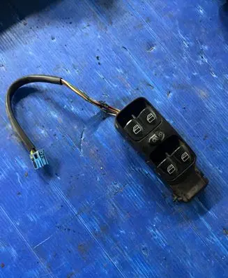 Mercedes-Benz C W203 Electric window control switch 501956 280604N002