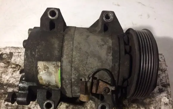 Volvo XC90 Air conditioning (A/C) compressor (pump) 8708581