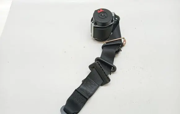Ford C-MAX I Middle seatbelt (rear) 3M51-R611B68-BF