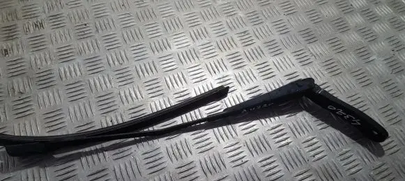 Volvo XC70 Front wiper blade arm 31276004