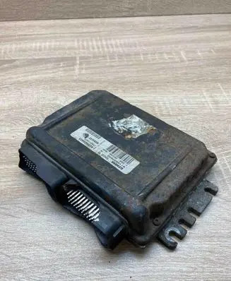 Renault Scenic I Engine control unit/module ECU 8200028833 S110037000A 7700110471