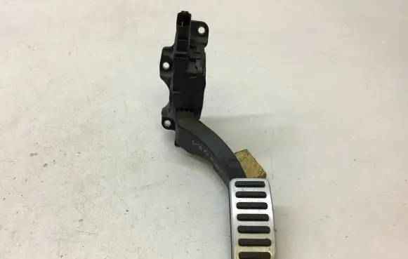 Volvo V60 Accelerator throttle pedal 31329371