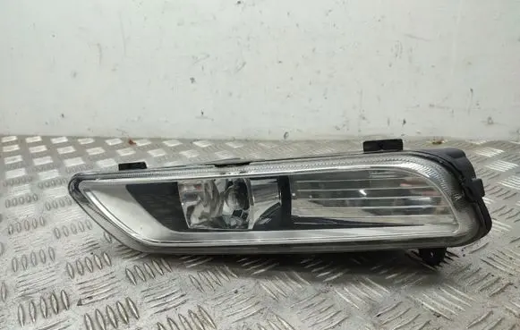 Volkswagen PASSAT B7 Front fog light