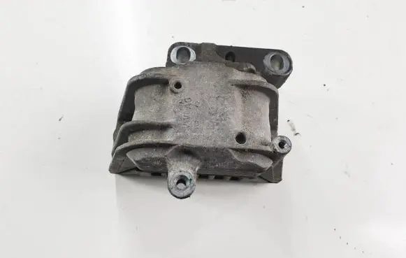 Volkswagen PASSAT B7 Engine mount vacuum valve 