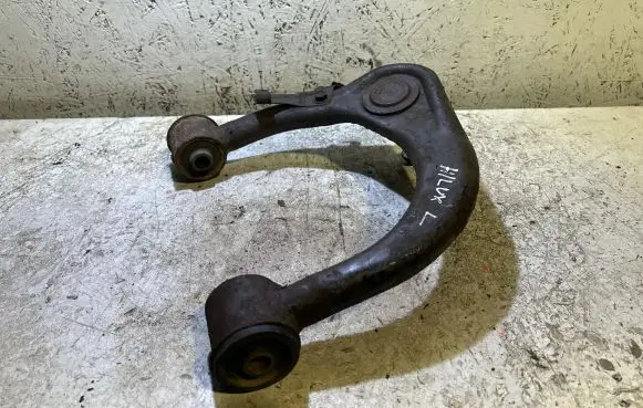 Toyota Hilux (AN10, AN20, AN30) Front upper control arm/wishbone 