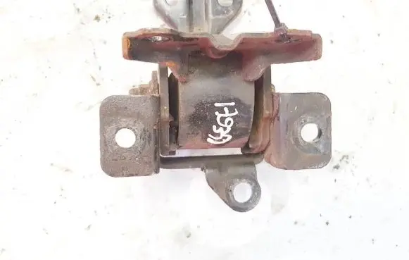 Mitsubishi Outlander Engine mount bracket
