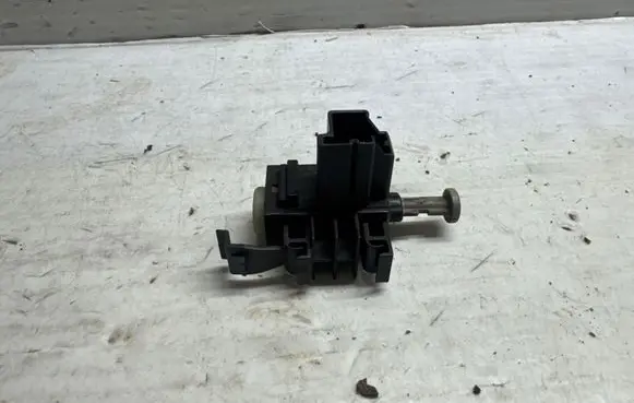 Volvo V40 Clutch pedal sensor 6G9T11A152AA
