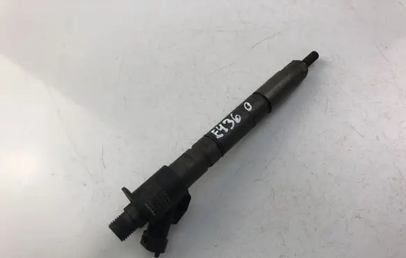 Volvo V40 Fuel injector 31303238