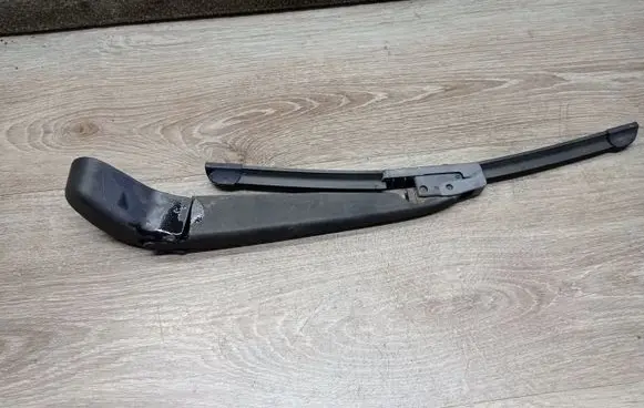 Volvo V50 Rear wiper blade 30753272