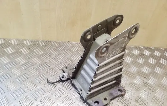 Opel Zafira B Front bumper mounting bracket