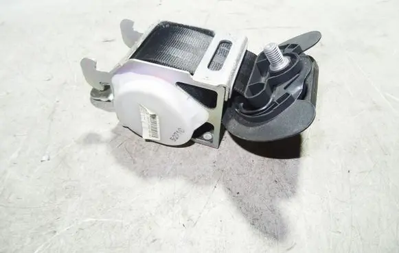 Middle seatbelt (rear)