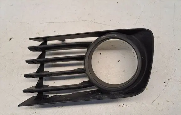 Toyota Prius (XW20) Front fog light trim/grill 5311347030