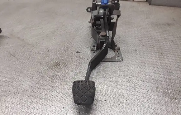 Mazda 6 Brake pedal 