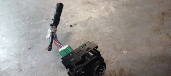 Nissan Qashqai+2 Wing mirror switch