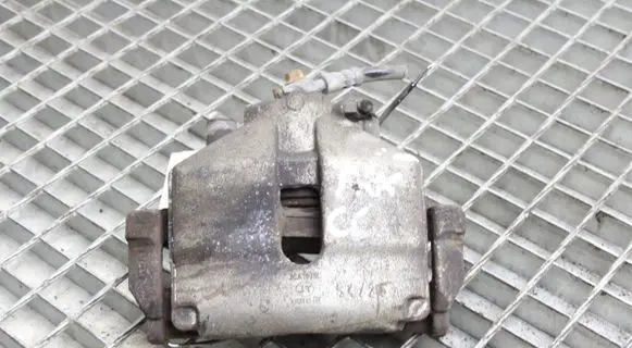Volkswagen PASSAT CC Front brake caliper