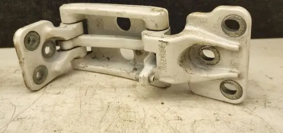Man TGE 1gen Loading door upper hinge 7C0827152A